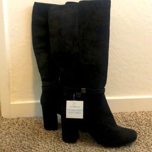 Black size 7 1/2 suede boot.